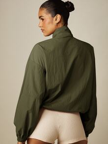 MISSGUIDED Oversized Cargo Pocket Zip-Up Jacket With Mock Neck Collar And Elasticated Cuffs - Cropped Windbreaker Shell Jacket For Spring Fall - Army Green - View 2