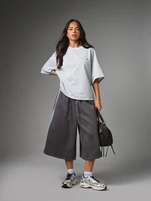 MISSGUIDED Sport Oversized Crew Neck Short Sleeve Boxy Fit T-Shirt With Logo Patch Detail Perfect For Casual Everyday Wear - Grey - View 4