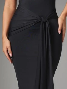 MISSGUIDED Gaun Midi Bodycon Tanpa Lengan Leher Tinggi dengan Detail Kerut dan Tali Samping, Gaya Elegan untuk Pesta Malam dan Musim Liburan. - Hitam - View 5