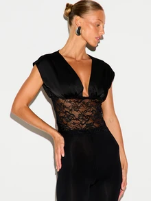 KIZN Blus Crop Satin Berpotongan Rendah dengan Panel Pinggang Renda Bunga Transparan, Lengan Pendek, Atasan Pesta Malam - Hitam - View 5