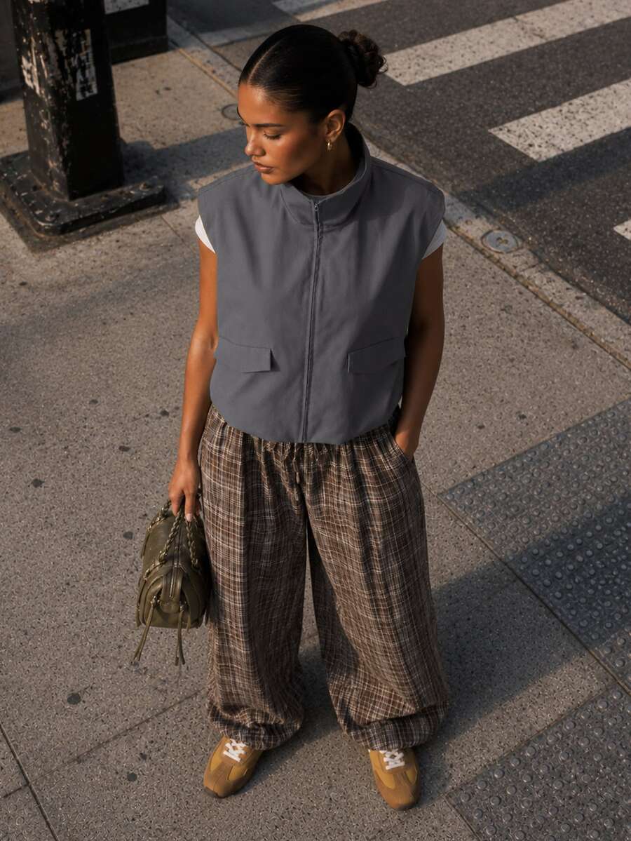 MISSGUIDED Cropped Zip-Up Vest With Stand Collar And Flap Pockets Fall Layering Sleeveless Jacket Utility Style - Dark Grey - View 1