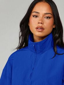 MISSGUIDED 半拉鍊套頭防風夾克，四分之一拉鍊小立領、胸前口袋、彈性袖口，寬鬆短版 Anorak 外套 - 寶藍色 - 查看 6