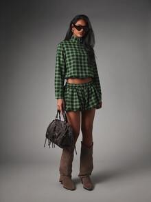 MISSGUIDED Plaid Cropped Quarter Zip Top - Fall Festival Flannel - Green - View 4