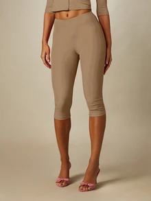 MISSGUIDED Cropped Button-Front Top With Round Neck Three-Quarter Sleeves And High Rise Ruched Waistband Capri Leggings - Fitted Stretch Jersey Casual Holiday Summer Style Set - Brown - View 4