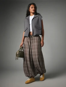 MISSGUIDED Cropped Zip-Up Vest With Stand Collar And Flap Pockets Fall Layering Sleeveless Jacket Utility Style - Dark Grey - View 3