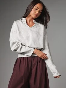 MISSGUIDED Oversized Cropped V-Neck Sweatshirt Long Sleeve Relaxed Fit Pullover Top Casual Everyday Loungewear Fall Winter Essential - Light Grey - View 5