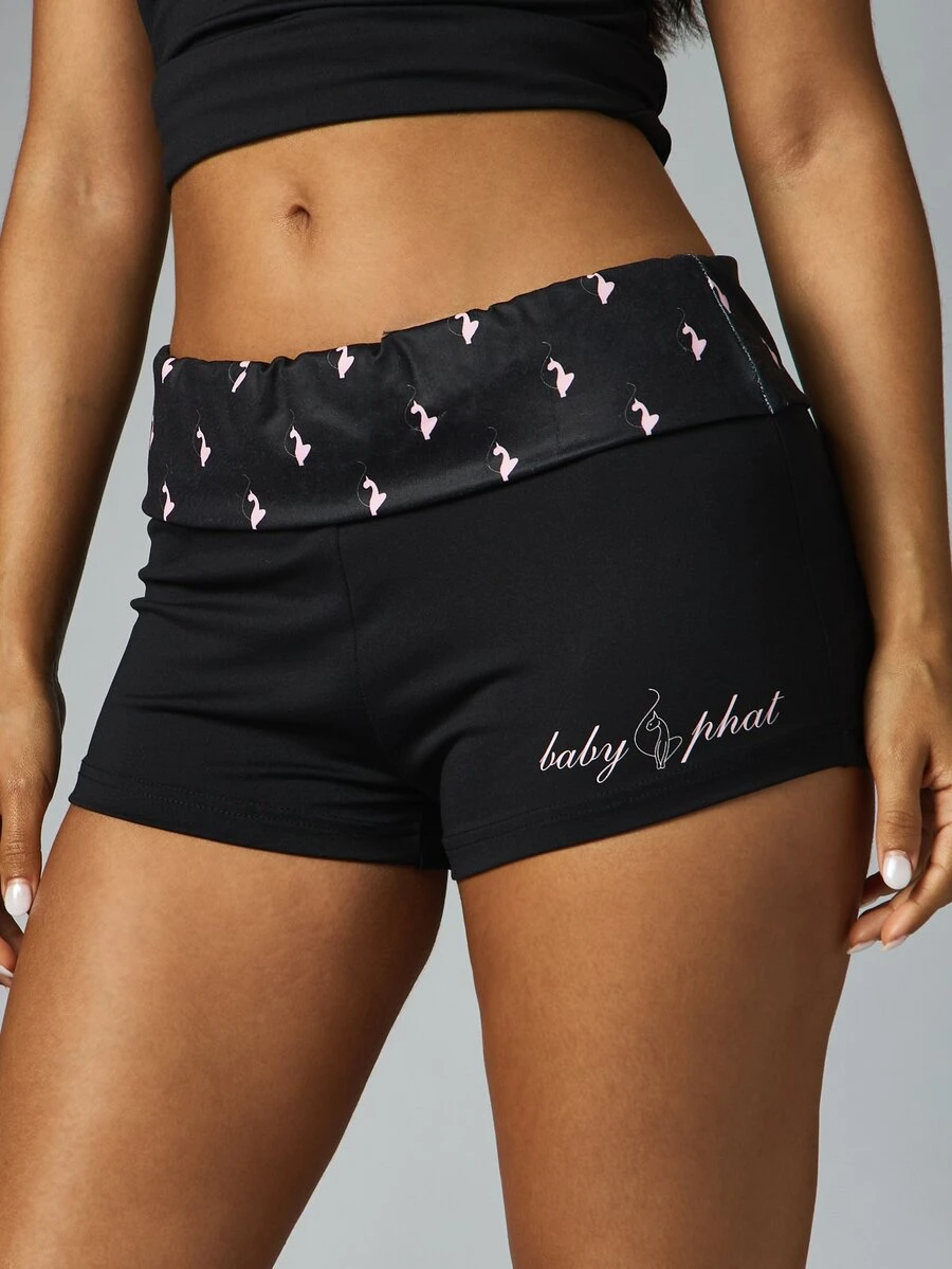 BABYPHAT Logo 蜜桃短褲 折疊印花腰帶迷你熱褲 休閒日常夏季音樂節風格 - 黑色 - 查看 1