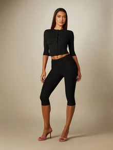 MISSGUIDED Cropped Button-Front Top With Round Neck Three-Quarter Sleeves And High Rise Ruched Waistband Capri Leggings - Fitted Stretch Jersey Casual Holiday Summer Style Set - Black - View 5