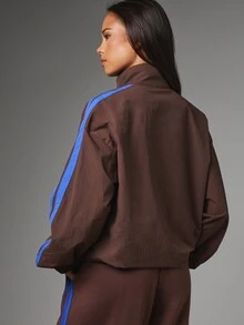 MISSGUIDED Jaket Windbreaker Oversized Cokelat Tua dengan Garis Balap Biru Kontras, Kerah Tegak, Resleting Penuh, Manset Elastis, Panjang Hingga Pinggul - Coffee Brown - View 3