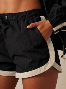 MISSGUIDED 復古運動跑步短褲，對比飾邊彈性腰頭抽繩尼龍迷你海豚下擺，夏季節慶運動短褲 - 黑色 - 查看 5