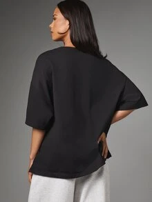 MISSGUIDED Kaos oblong lengan pendek kerah bulat ukuran besar dengan detail logo kecil di dada, cocok untuk gaya kasual sehari-hari. - Hitam - View 3