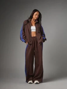 MISSGUIDED Jaket Windbreaker Oversized Cokelat Tua dengan Garis Balap Biru Kontras, Kerah Tegak, Resleting Penuh, Manset Elastis, Panjang Hingga Pinggul - Coffee Brown - View 2