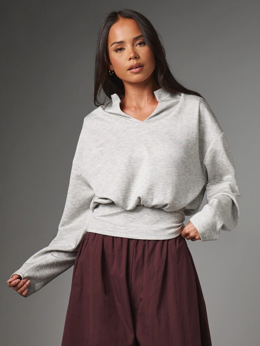 MISSGUIDED Oversized Cropped V-Neck Sweatshirt Long Sleeve Relaxed Fit Pullover Top Casual Everyday Loungewear Fall Winter Essential - Light Grey - View 1