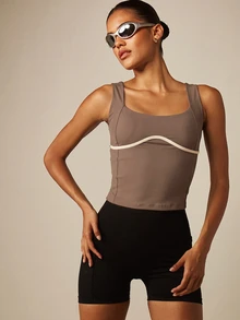 MISSGUIDED Square Neck Cropped Tank Top With Contrast Curved Trim Detail And Wide Straps Fitted Silhouette - Brown - View 1