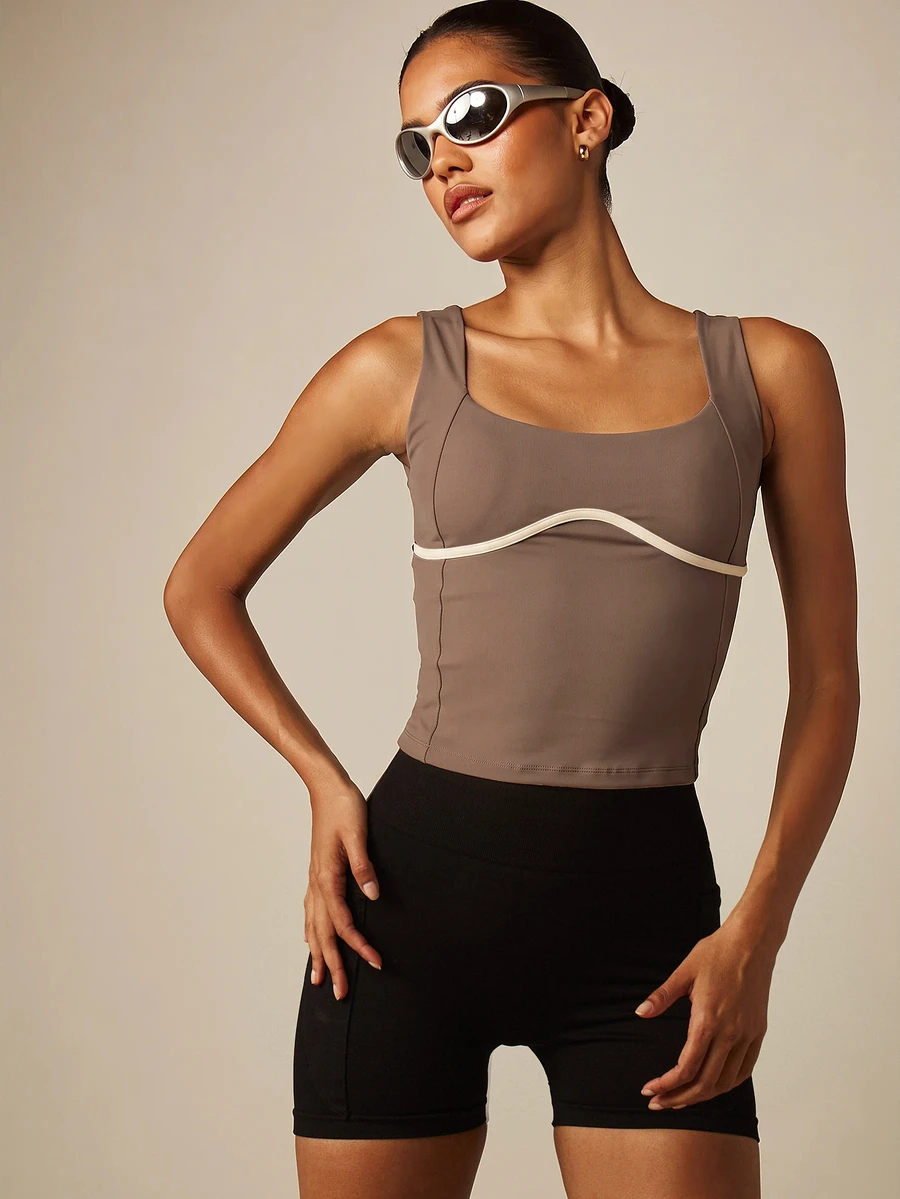 MISSGUIDED Square Neck Cropped Tank Top With Contrast Curved Trim Detail And Wide Straps Fitted Silhouette - Brown - View 1