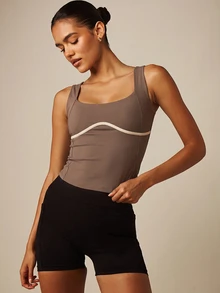 MISSGUIDED Square Neck Cropped Tank Top With Contrast Curved Trim Detail And Wide Straps Fitted Silhouette - Brown - View 5