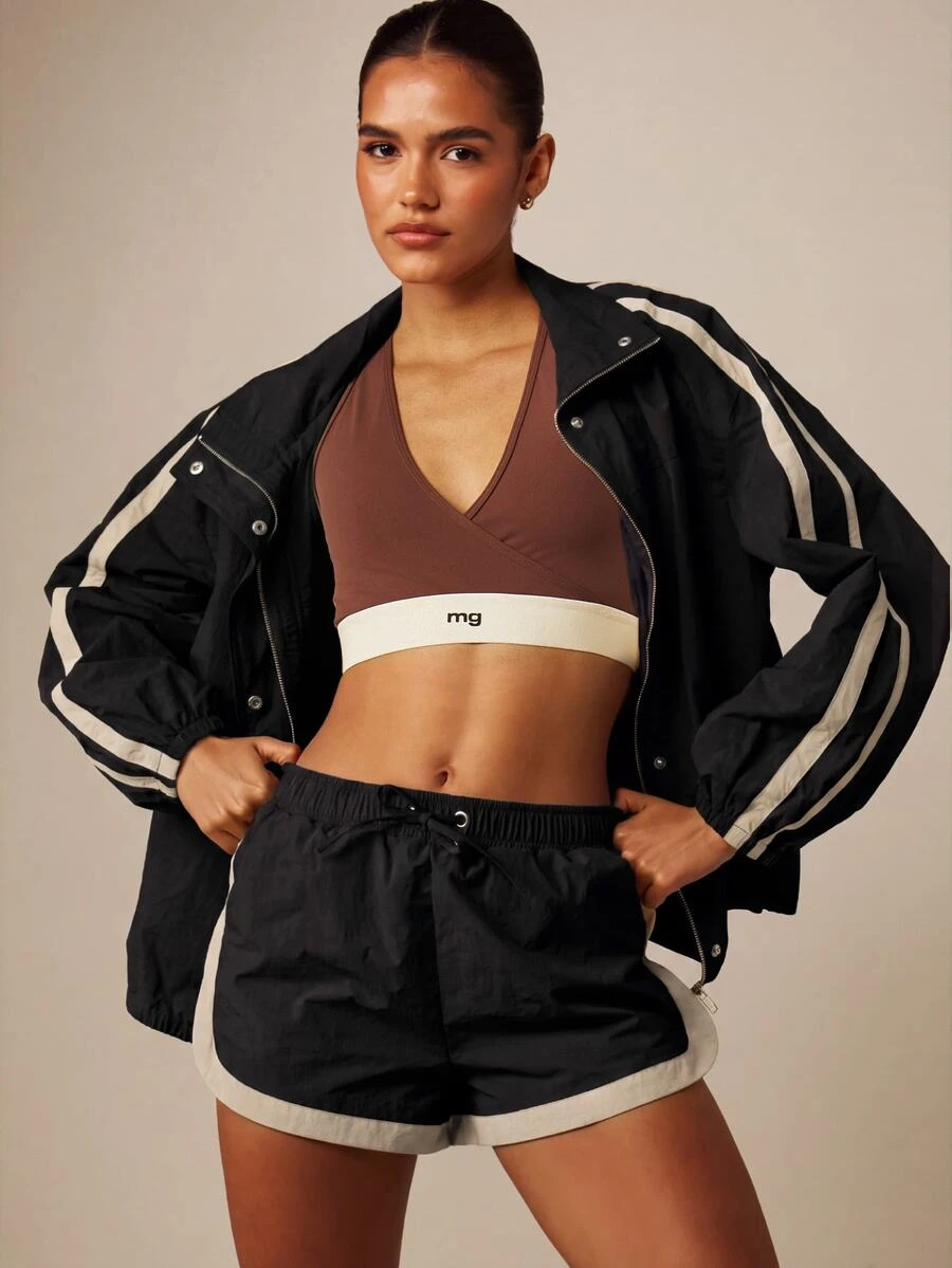 MISSGUIDED 復古運動跑步短褲,對比飾邊彈性腰頭抽繩尼龍迷你海豚下擺,夏季節慶運動短褲 - 黑色 - 查看 1