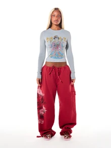 SUMWON Atasan Crop Top Lengan Panjang Leher Bulat dengan Motif Geisha dan Tulisan Cina serta Bunga, Motif Bunga dan Gambar Geisha yang Hilang di Surga - Grey - View 3
