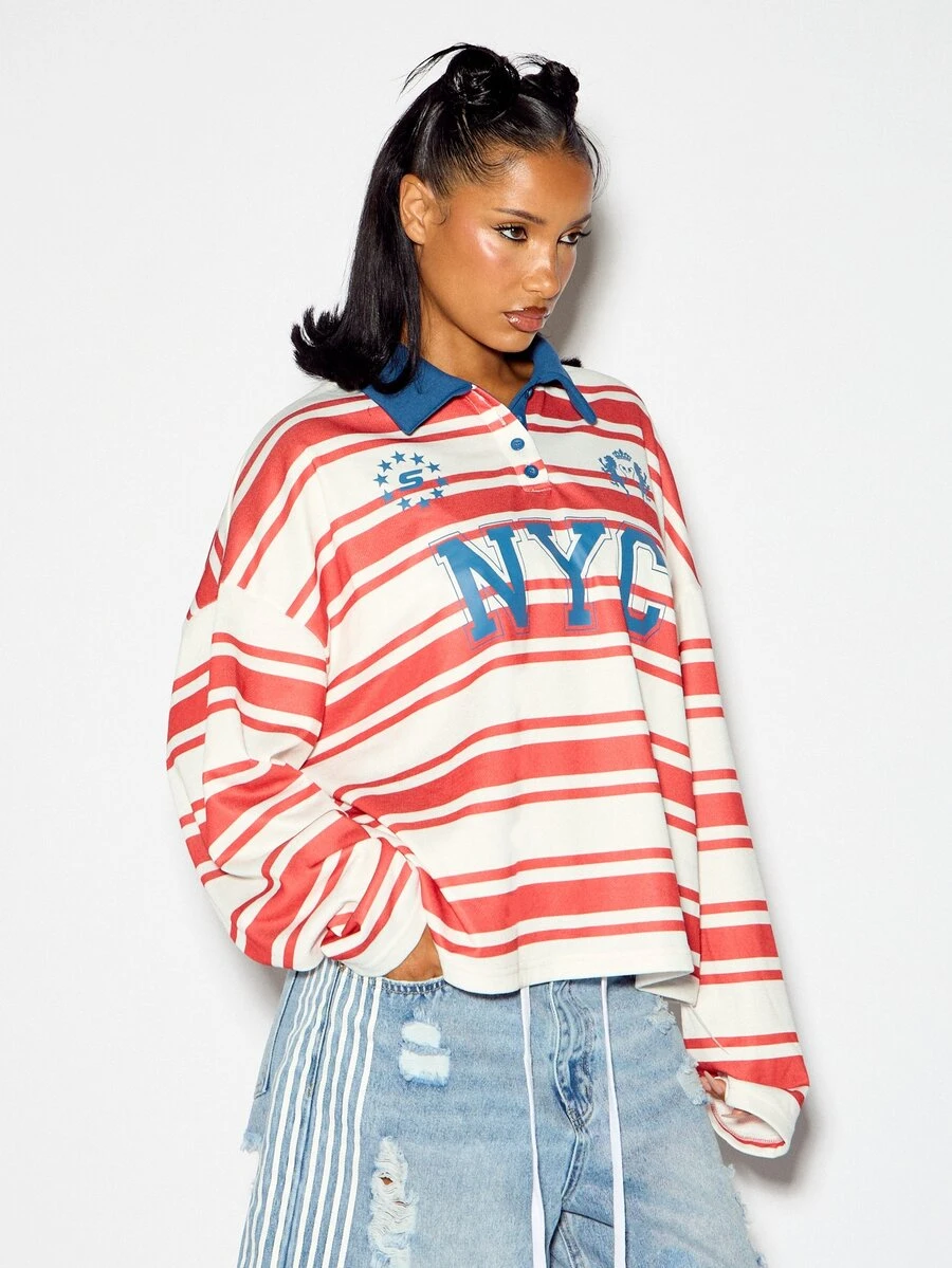 SUMWON Atasan Polo Lengan Panjang Bergaris Ukuran Besar Motif Varsity NYC dengan Kerah Biru Kontras dan Detail Grafis di Dada - MultiWarna - View 1