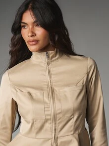 MISSGUIDED Jaket Peplum dengan Resleting, Lengan Lonceng, dan Saku Tempel, Kerah Tinggi, Pinggang Pas, dan Hem Melebar, Pakaian Luar Musim Gugur dan Musim Dingin - Khaki - View 2