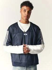 SUMWON Oversized V-Neck Mesh Football Jersey With Number 26 Back Print And Contrast Stripe Sleeve Details - Blue - View 2