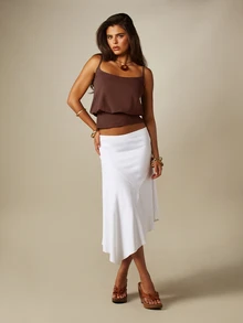 MISSGUIDED Flowy Crop Cami Top With Scoop Neckline And Adjustable Spaghetti Straps Banded Hem Summer Vacation - Chocolate Brown - View 3