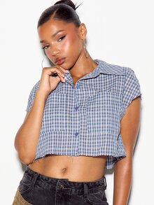 SUMWON WOMEN Boxy Fit Plaid Cropped Button-Down Shirt With Collared Neck Cap Sleeve And Raw Hem Edge Summer Casual Chic Top - Blue - View 4