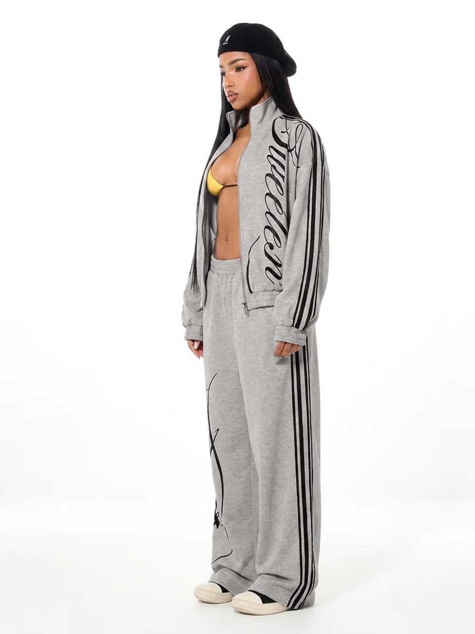 SUMWON WOMEN Pantalones de chándal holgados de pierna ancha con estampado de grafiti y detalle de rayas laterales, cintura elástica, ajuste relajado, pantalones tipo jogger