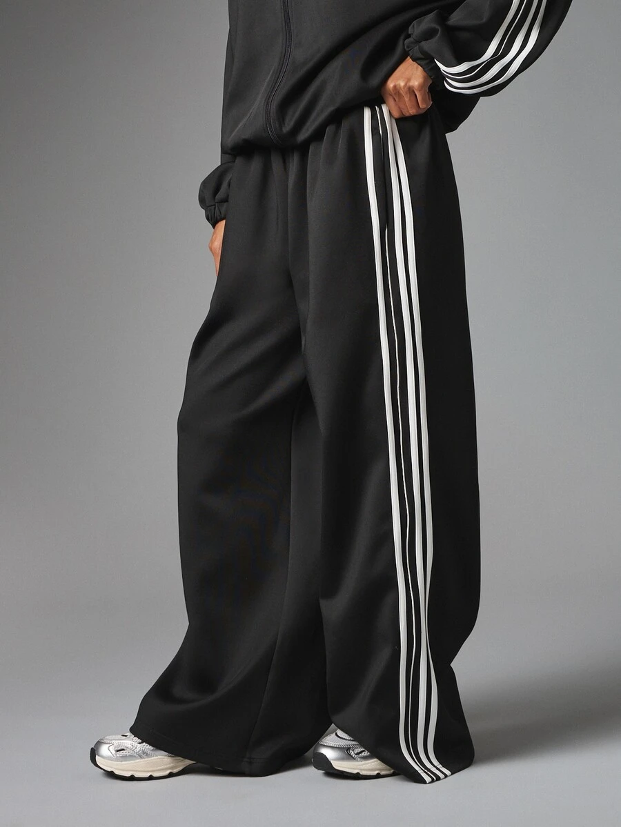 MISSGUIDED Celana Track Kaki Lebar dengan Panel Samping Tiga Garis, Pinggang Elastis, Panjang Penuh, Kasual, Potongan Santai, Jogger, Sempurna untuk Musim Semi dan Musim Panas - Hitam dan Putih - View 1