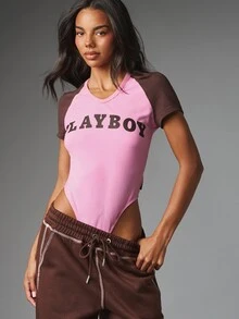Missguided x Playboy Kaos Crop Raglan Lengan Pendek Leher V dengan Lengan Cokelat Kontras dan Logo Cetak Tebal di Dada, Kaos Kasual Musim Panas - MultiWarna - View 1