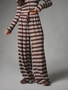 MISSGUIDED Setelan Bergaris Retro dengan Atasan Pas Badan Berkancing Depan dan Celana Panjang Lebar dengan Tali Serut, Busana Musim Gugur Dua Potong Bergaya Vintage Era 70-an - MultiWarna - View 4