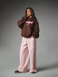 MISSGUIDED Hoodie Oversize dengan Logo Boucle Applique di Dada, Satu Saku Tengah, Koleksi Musim Baru, Musim Gugur/Musim Dingin. - Coffee Brown - View 4