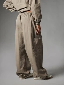 MISSGUIDED Wide Leg Cargo Parachute Pants With Drawstring Elastic Waist And Side Patch Pockets Relaxed Fit Full Length - Green - View 3