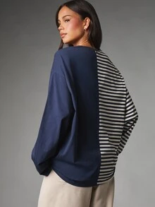 MISSGUIDED Kaos Olahraga Atletik Lengan Panjang Bergaris Blok Warna Ukuran Besar dengan Logo Patch, Kerah Bulat, Hem Panjang, Atasan Kasual - Blue and White - View 3