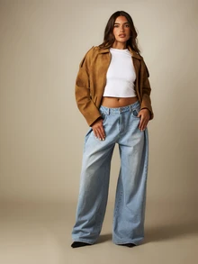 MISSGUIDED بنطلون جينز واسع جداً بقصة فضفاضة مع خصر مطوي وغسيل فاتح من الدنيم بطول كامل بأسلوب بالازو كاجوال - أزرق فاتح اللون - مشاهدة 5