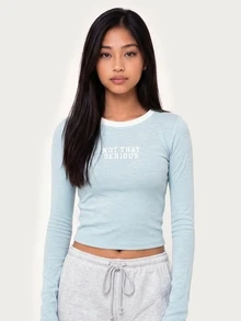 MISSGUIDED TEEN 羅紋針織長袖短版上衣，對比色圓領與胸前標語印花，修身休閒風，適合春季 - 彩色 - 查看 1