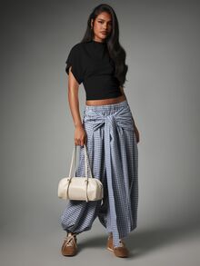 MISSGUIDED Mock Neck Crop Top With Flutter Sleeves And Ruched Waist Detail Cropped Fit Summer Essential - Black - View 3