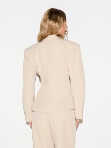 KIZN Blazer Model Wrap Terstruktur dengan Gesper Emas, Kerah Lapel, Bahu Tegas, Siluet Pas Badan, Cocok untuk Acara Kantor dan Pesta. - Khaki - View 2