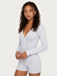MISSGUIDED TEEN Long Sleeve Ditsy Floral Ribbed Knit Romper With Plunge V-Neck Button Detail And Short Fitted Legs Perfect For Spring Summer Casual Wear - Baby Blue - View 1