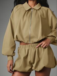 MISSGUIDED Setelan Jaket Bomber Crop Oversized dengan Resleting dan Celana Pendek Balon Gelembung dengan Pinggang Elastis dan Lengan Blus - Khaki - View 3