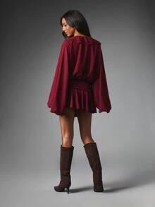 MISSGUIDED Gaun Mini Berenda dengan Detail Ruffle dan Tali Pengikat, Leher V Dalam, Lengan Lonceng, dan Pinggang Berkerut, Siluet Pas dan Mengembang, Cocok untuk Pesta Malam Hari - Merah - View 4