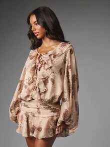 MISSGUIDED Blus Mini Lengan Lonceng Chiffon Motif Bunga dengan Leher Berenda Gaya Boho untuk Musim Semi dan Musim Panas. - Aprikot - View 4
