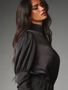 MISSGUIDED 緞面蕾絲飾邊連身短褲 高領露背長泡泡袖 短版連身褲 度假派對夜生活穿搭 - 黑色 - 查看 5