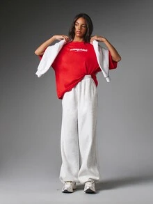 MISSGUIDED New Season Essentials Oversized Crew Neck Short Sleeve Longline T-Shirt With Chest Logo Print - Red - View 3