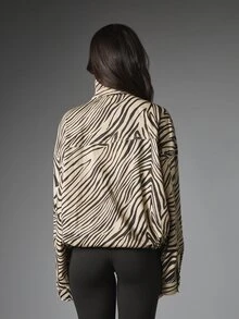 MISSGUIDED Jaket Windbreaker Motif Zebra Ukuran Besar dengan Kerah Tegak, Resleting Penuh, Lengan Panjang, Panjang Hingga Pinggul, Pakaian Luar Musim Semi, Gugur, dan Festival. - MultiWarna - View 4