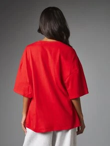 MISSGUIDED New Season Essentials Oversized Crew Neck Short Sleeve Longline T-Shirt With Chest Logo Print - Red - View 2
