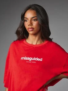 MISSGUIDED New Season Essentials Oversized Crew Neck Short Sleeve Longline T-Shirt With Chest Logo Print - Red - View 4