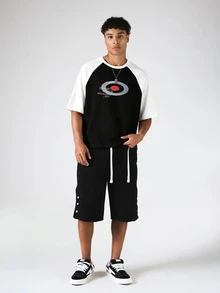 SUMWON Kaos Raglan Oversized dengan Lengan Putih Kontras dan Cetakan Grafis - Streetwear Kasual, Leher Bulat, Bahu Longgar - Hitam - View 4