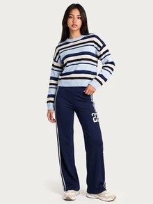 MISSGUIDED TEEN Wide Leg Track Pants With Side Stripe Detail And Number 22 Graphic Print Pull On Flared Trousers - Navy Blue - View 3