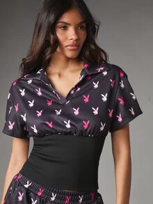 Missguided x Playboy Setelan Satin AOP Logo Kelinci dengan Atasan Crop Berkerah dan Celana Pendek Mini, Pakaian Serasi untuk Liburan Musim Panas - MultiWarna - View 5